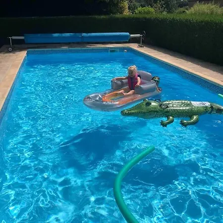 Rose With Seasonal Swimming Pool *