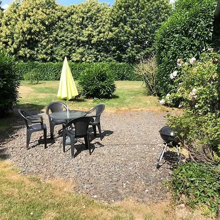 Rose With Seasonal Swimming Pool Дом отдыха