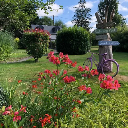 Дом отдыха Rose With Seasonal Swimming Pool *
