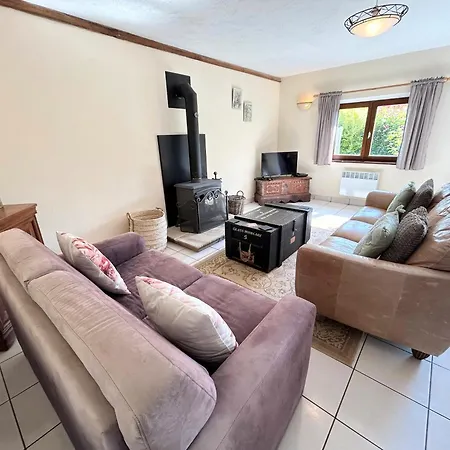 Σπίτι διακοπών Rose With Seasonal Swimming Pool