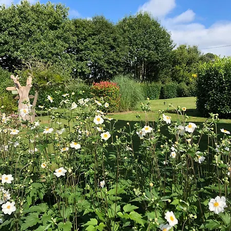 Rose With Seasonal Swimming Pool *