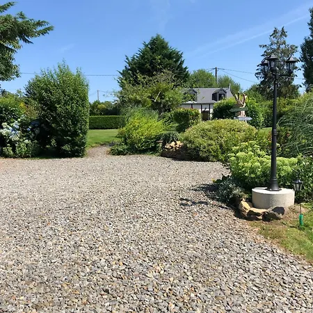 Rose With Seasonal Swimming Pool * Le Mesnil-Gilbert