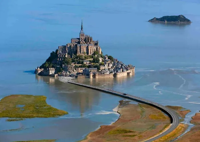 Rose With Seasonal Swimming Pool Nyaraló *