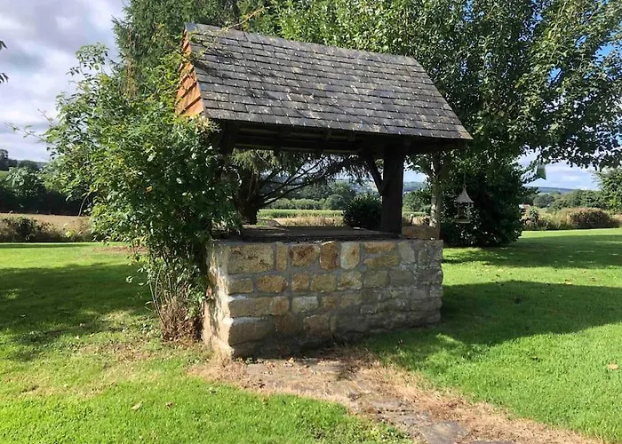 Rose With Seasonal Swimming Pool Nyaraló *