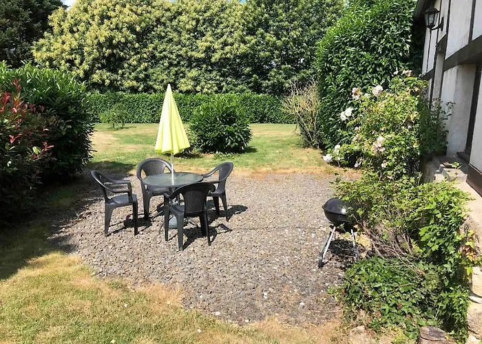 Rose With Seasonal Swimming Pool Nyaraló