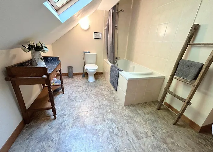 Rose With Seasonal Swimming Pool